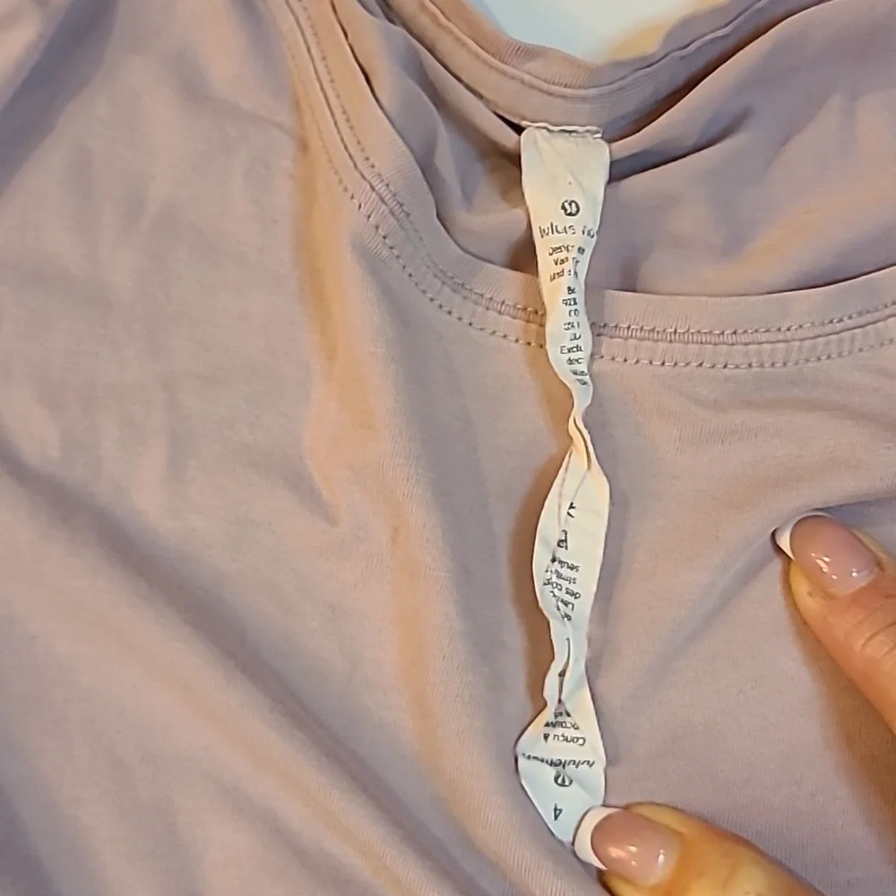#288 Lululemon Tshirt Size 4 t1159